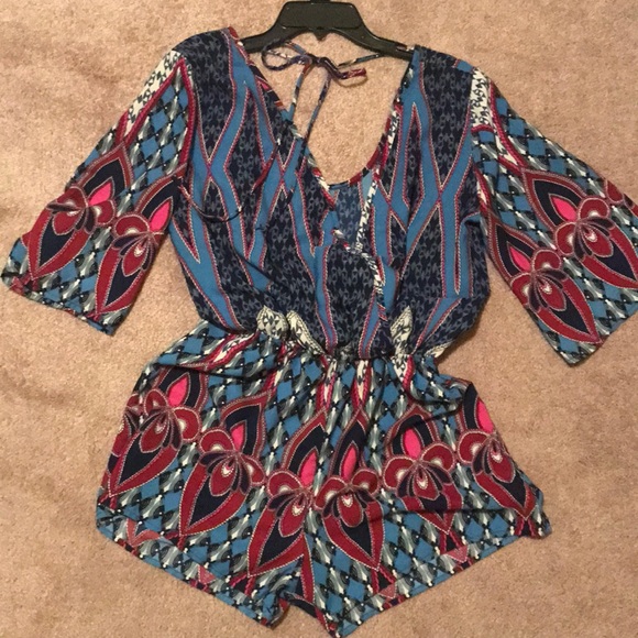 Adorable Patterned Romper ! 💙 - Picture 2 of 5